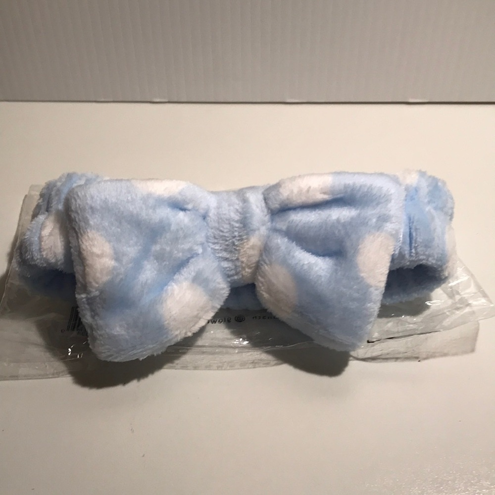 Glow on 5th beauty. Blue and White Polka Dot bow skincare headband NEW